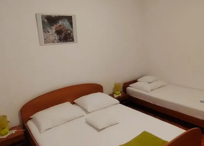 A & G Petrovic Apartment Pirovac